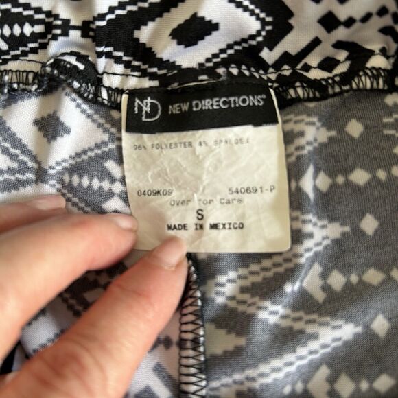 New Directions Shorts Women S Black White Aztec Geometric Jersey Comfy Stretch - Picture 3 of 10